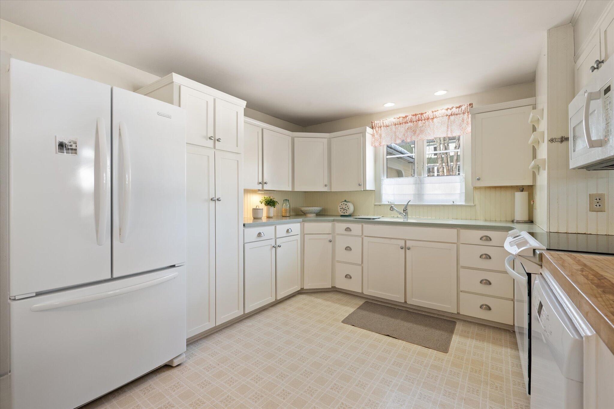14 Oak Street Bucksport, ME 04416 - Photo 16 of 58 07-Kitchen