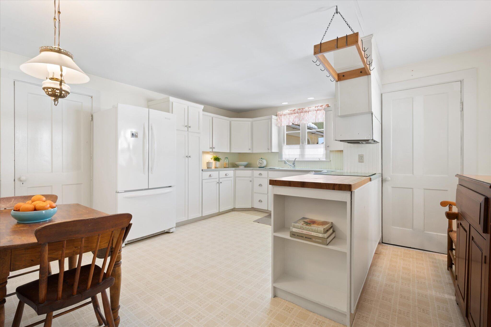 14 Oak Street Bucksport, ME 04416 - Photo 17 of 58 08-Kitchen
