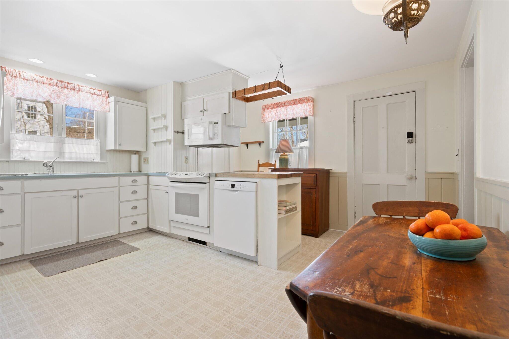 14 Oak Street Bucksport, ME 04416 - Photo 18 of 58 09-Kitchen