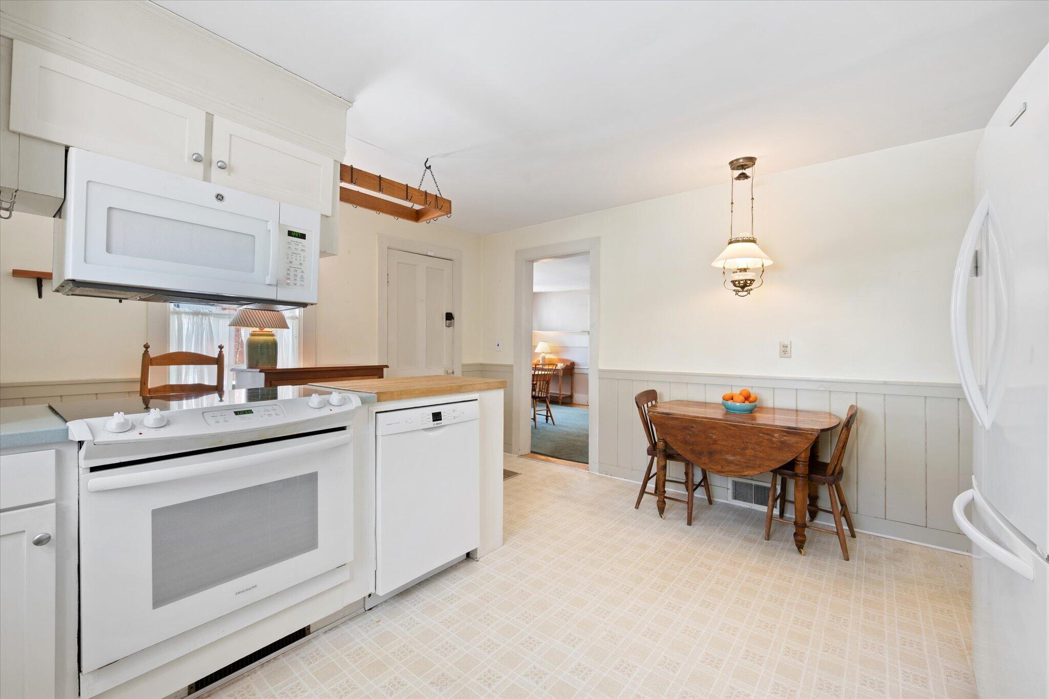 14 Oak Street Bucksport, ME 04416 - Photo 19 of 58 10-Kitchen