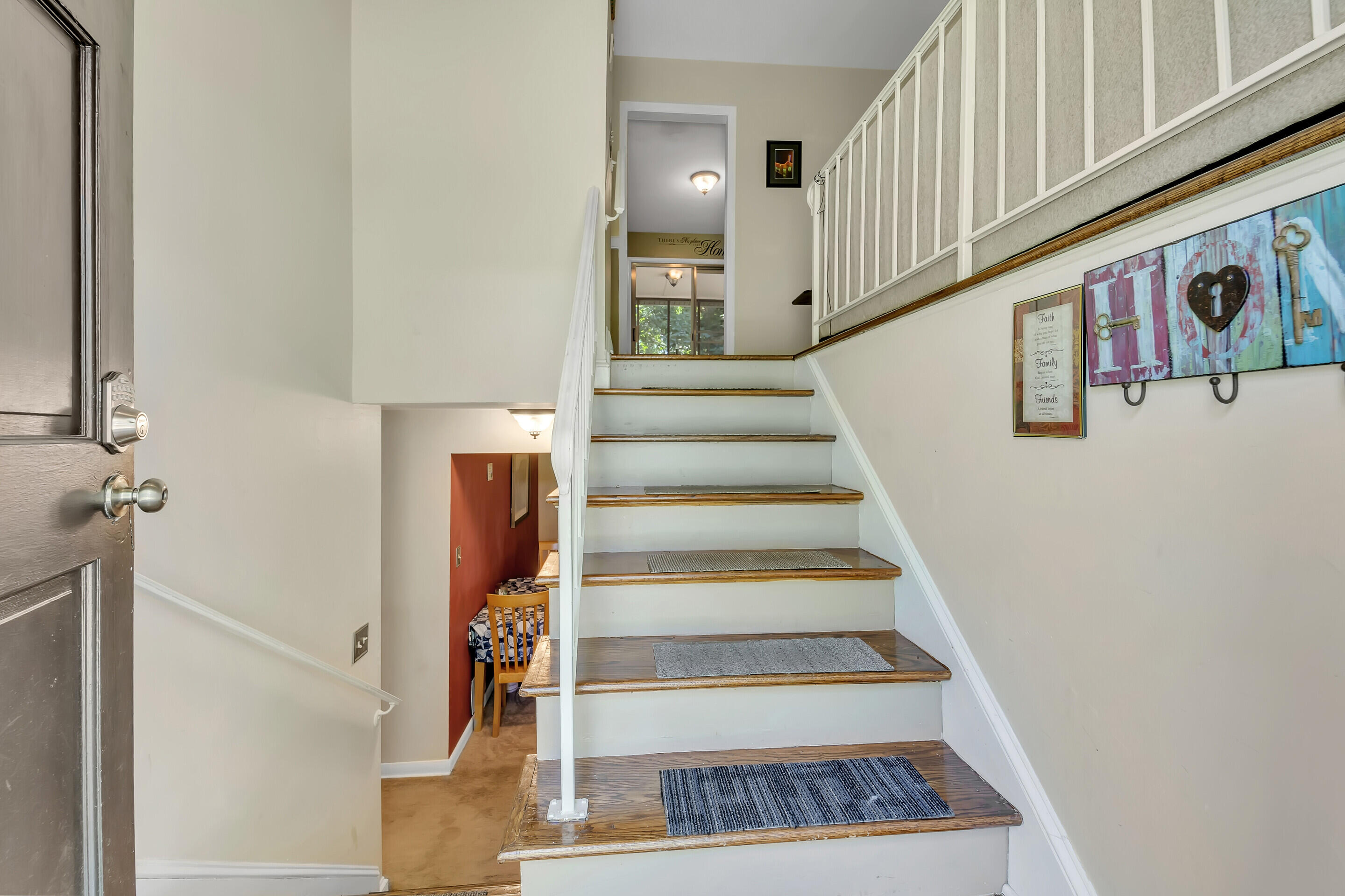 3514 Meadowlark Road Roanoke, VA 24018 - Photo 2 of 28 04_3514_Meadowlark_rd04_mls