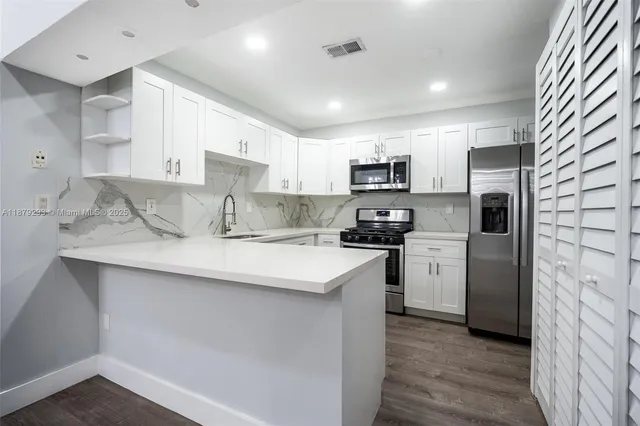 $410,000 | 6211 Southwest 116th Place, Unit C22, Miami, FL 33173