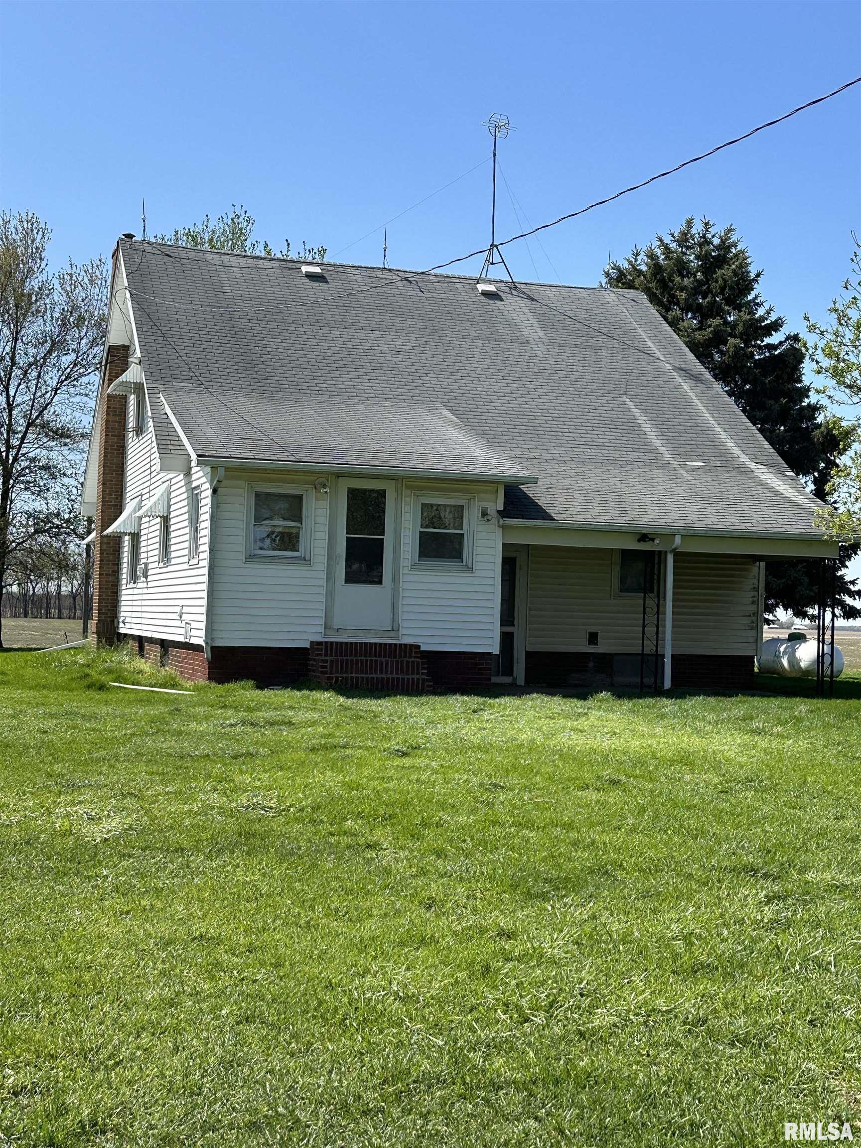 14765 North Dickson Mounds Road Lewistown, IL 61542 - Photo 3 of 15