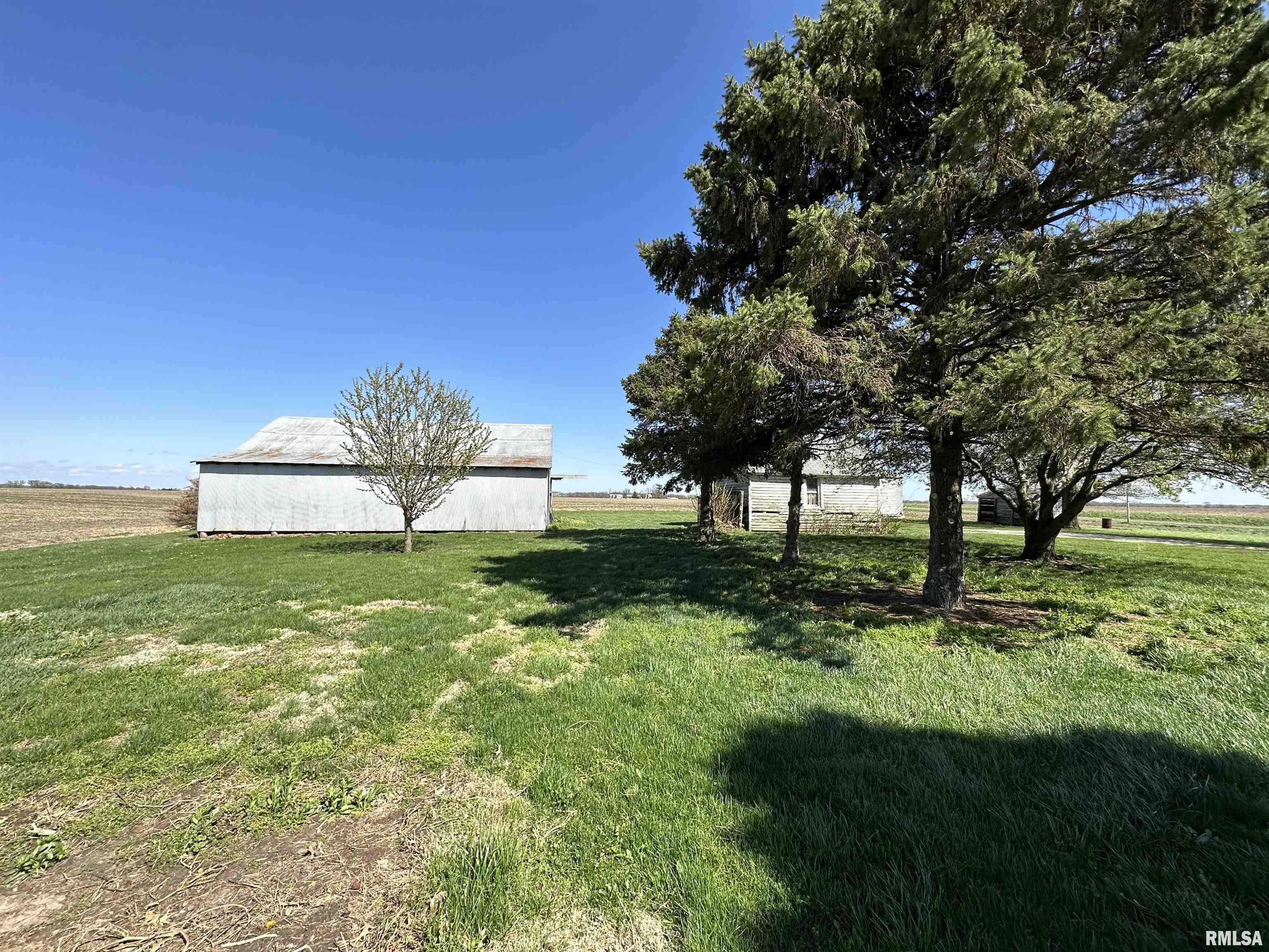 14765 North Dickson Mounds Road Lewistown, IL 61542 - Photo 5 of 15