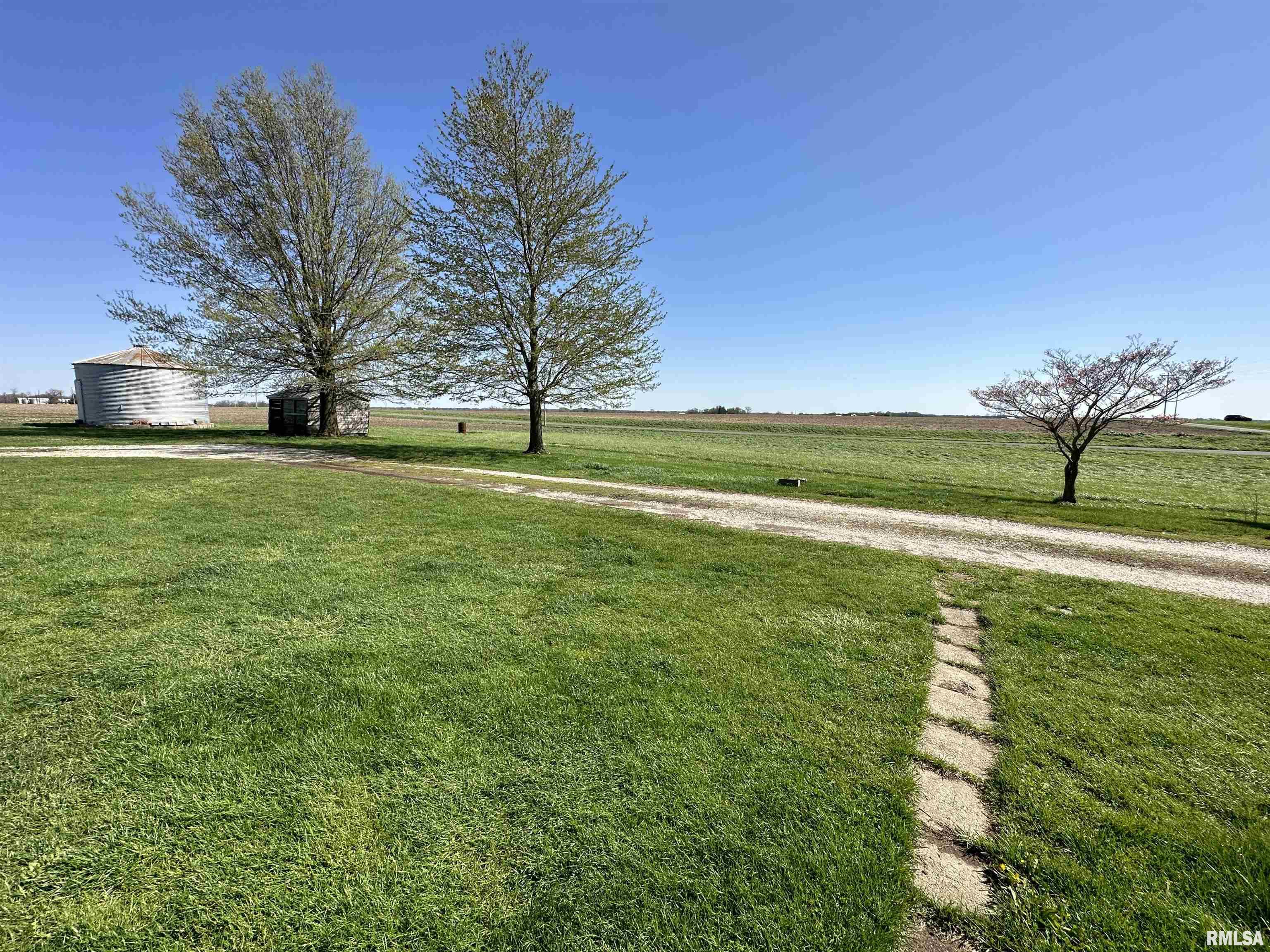 14765 North Dickson Mounds Road Lewistown, IL 61542 - Photo 6 of 15