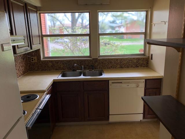 5472 Rockwood Court, Unit R5 Columbus, OH 43229 - Photo 4 of 6