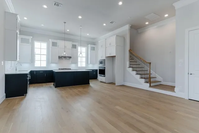 $699,900 | 11061 Chatterton Drive, Houston, TX 77043