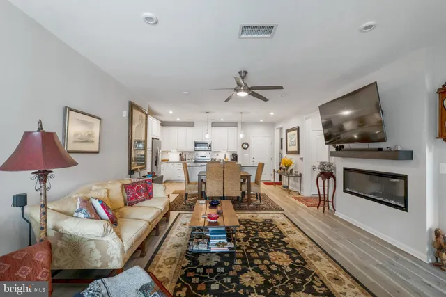 $3,200 | 13210 Petrel Street, Unit 3105, Clarksburg, MD 20871