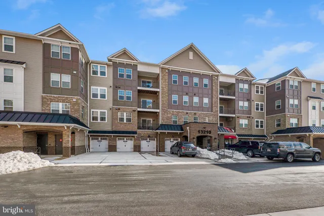 $3,200 | 13210 Petrel Street, Unit 3105, Clarksburg, MD 20871