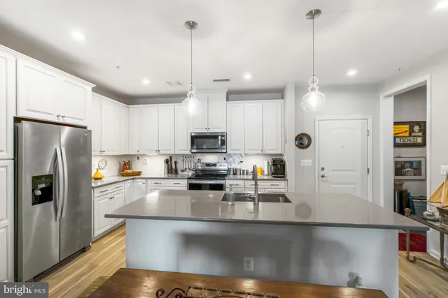 $3,200 | 13210 Petrel Street, Unit 3105, Clarksburg, MD 20871