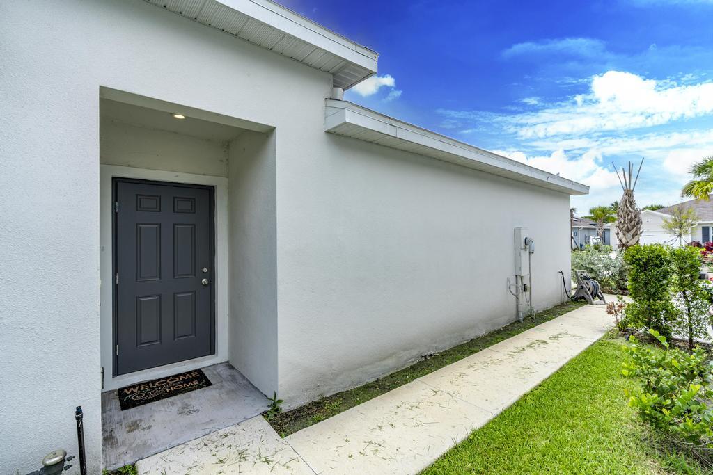 252 Raspberry Road Fort Pierce, FL 34981 - Photo 5 of 66 iPixx_00_9