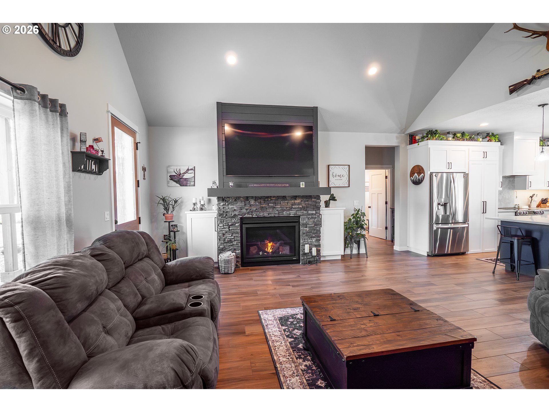 24883 Suttle Road Elmira, OR 97437 - Photo 13 of 44 Living Room