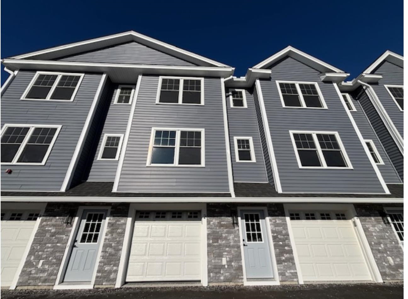 32 Charter Street, Unit 3 Exeter, NH 03833 - Photo 1 of 18 Gallery Image 1