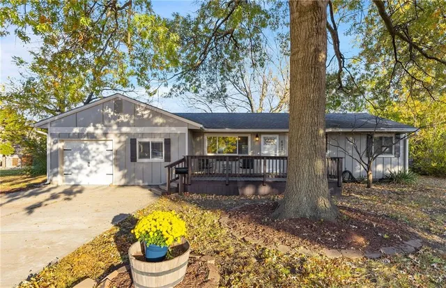 $305,000 | 600 South Lee Avenue, Olathe, KS 66061