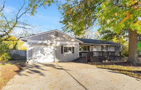 $305,000 | 600 South Lee Avenue, Olathe, KS 66061