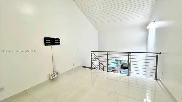 $2,000 | 234 Antiquera Avenue, Unit 12, Coral Gables, FL 33134