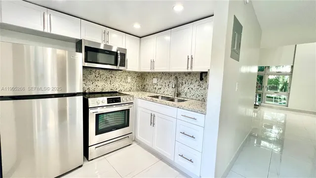 $2,000 | 234 Antiquera Avenue, Unit 12, Coral Gables, FL 33134