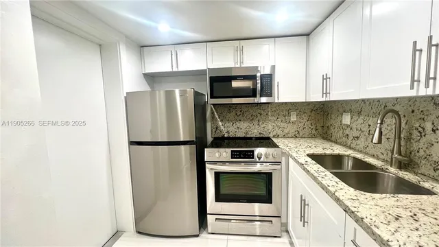 $2,000 | 234 Antiquera Avenue, Unit 12, Coral Gables, FL 33134