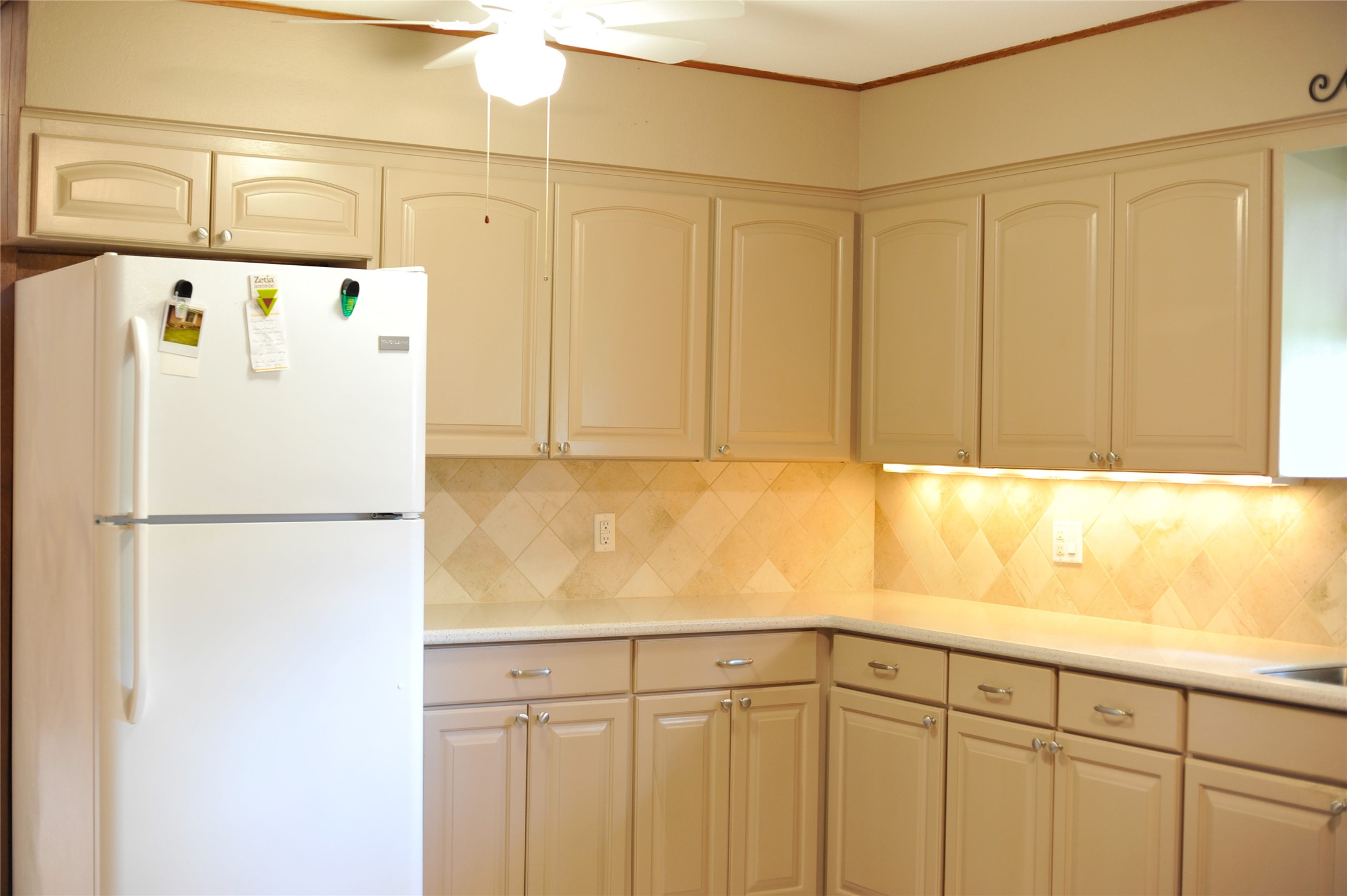 402 Peach Point Road Jones Creek, TX 77541 - Photo 5 of 32 Under cabinet lighting
