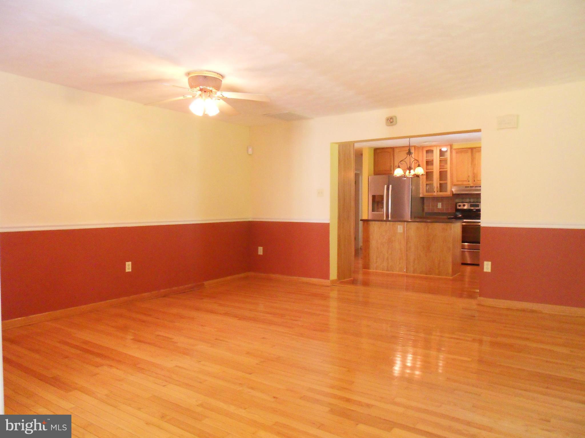 10222 Springhill Newtown Road La Plata, MD 20646 - Photo 7 of 29 Living Room