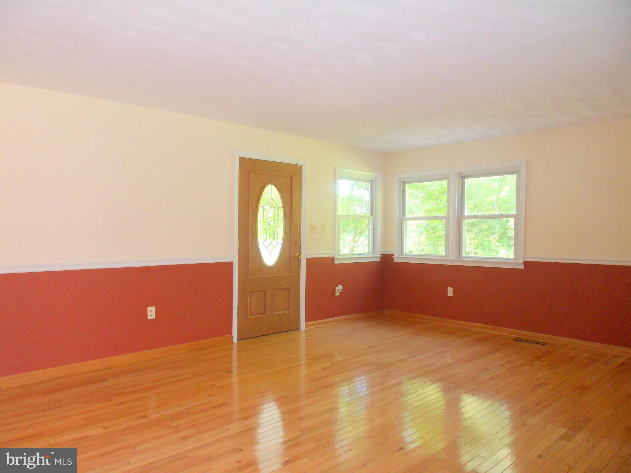 10222 Springhill Newtown Road La Plata, MD 20646 - Photo 10 of 29 Living Room
