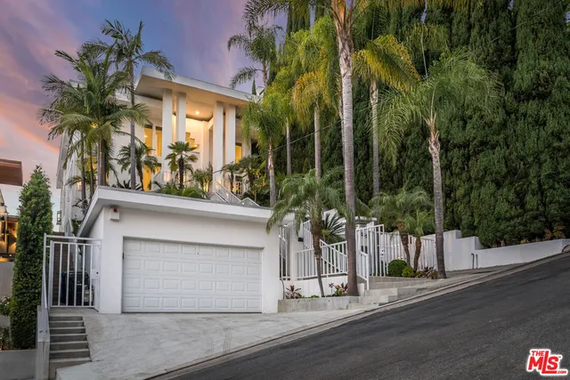 a front view of house with yard