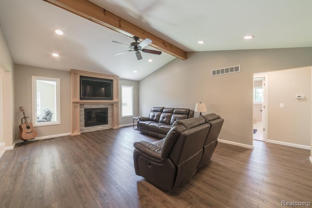 911 Francis Street Rochester, MI 48307 - Photo 9 of 76 911 Francis-23.jpg