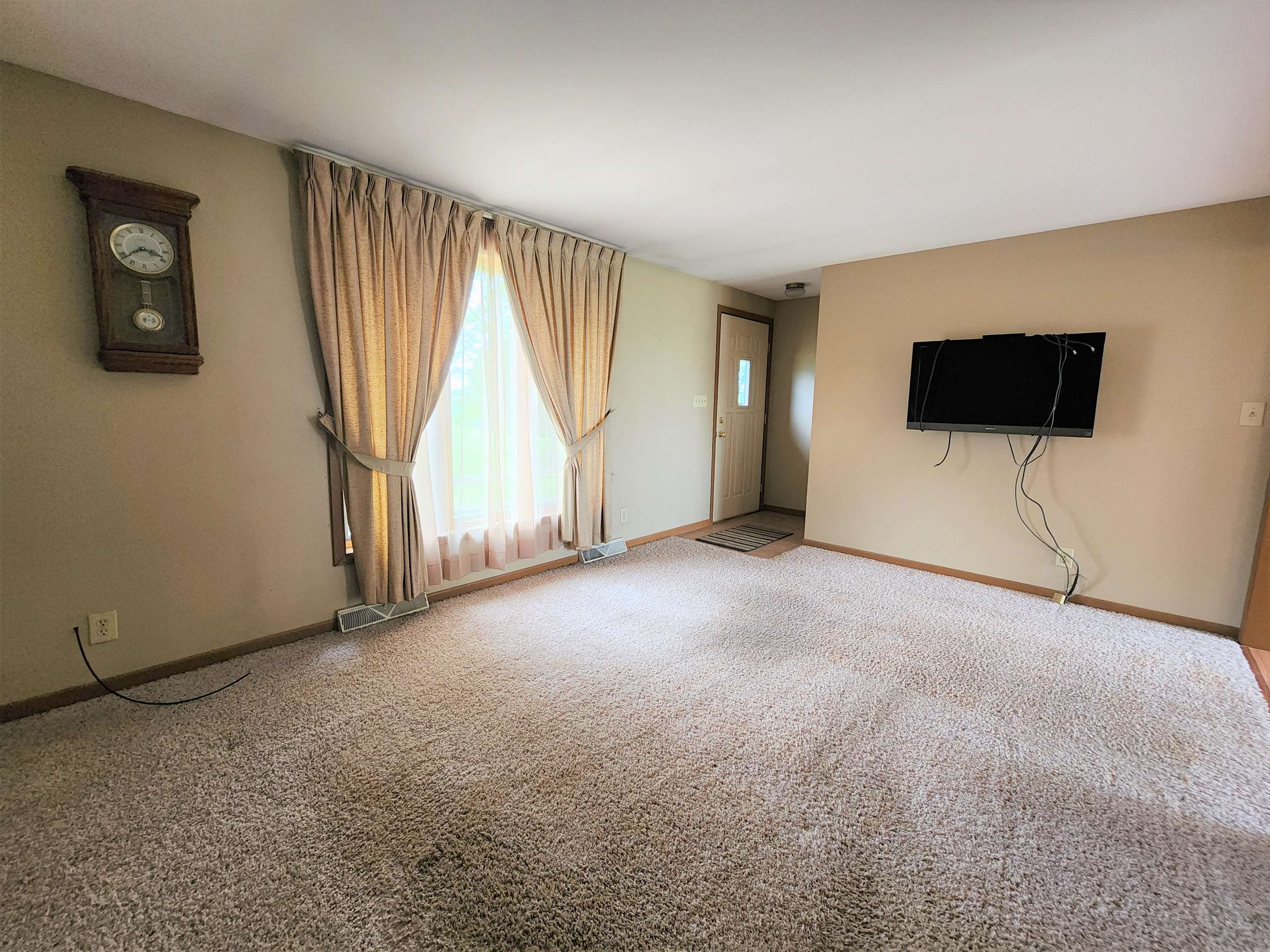 3443 Eddie Road Winnebago, IL 61088 - Photo 16 of 29 a view of an empty room with a window
