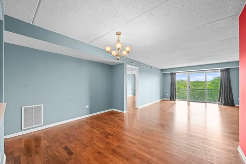 $375,000 | 6807 North Milwaukee Avenue, Unit 601, Niles, IL 60714