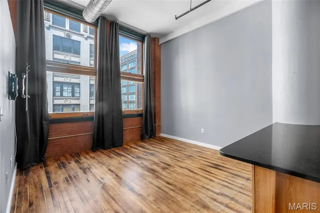 $130,000 | 1520 Washington Avenue, Unit 406, St. Louis, MO 63103