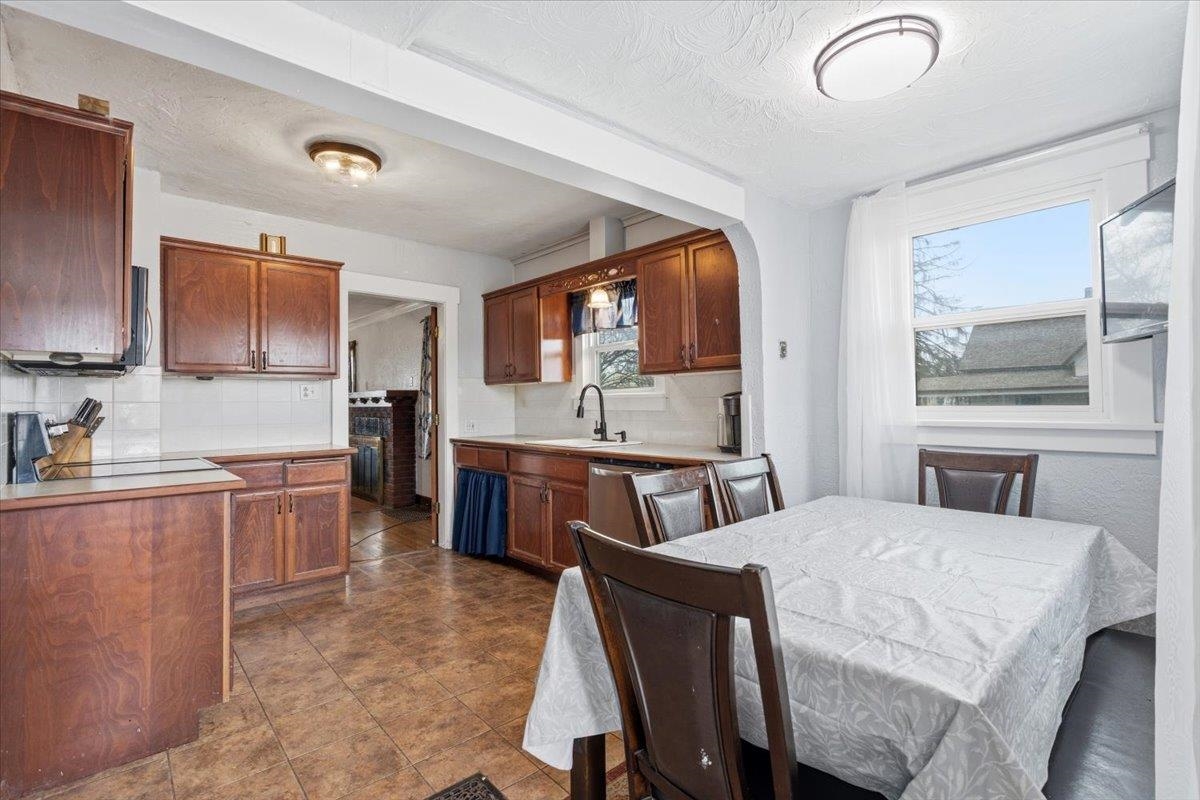 1928 West Sharp Avenue Spokane, WA 99201 - Photo 9 of 36