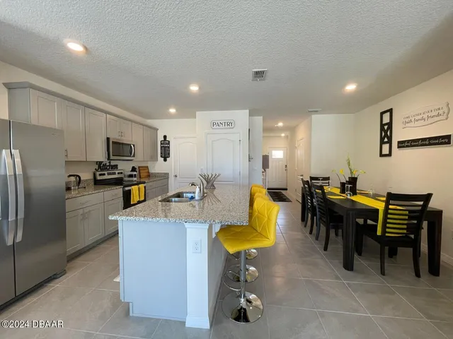 $2,150 | 17 Bella Oaks Drive, Port Orange, FL 32129