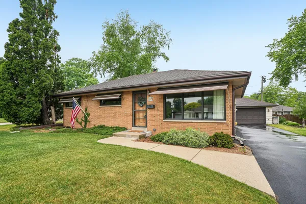$350,000 | W151N8313 Thomas Drive, Menomonee Falls, WI 53051