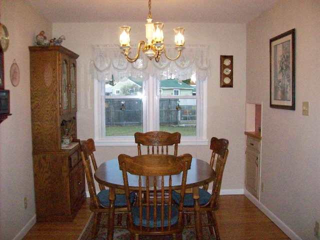 7 Starlight Road Colonie, NY 12110 - Photo 9 of 12 Photo 9