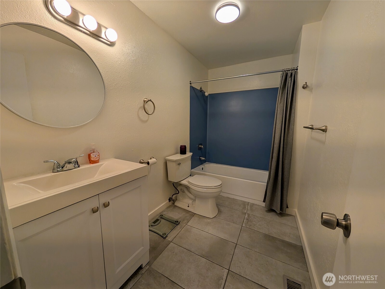 936 North 101st Street Seattle, WA 98133 - Photo 8 of 26