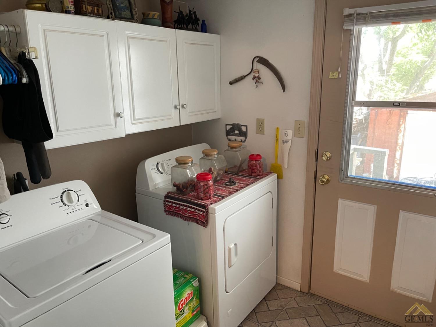 Undisclosed Address Taft, CA 93268 - Photo 12 of 17 a utility room with dryer and washer