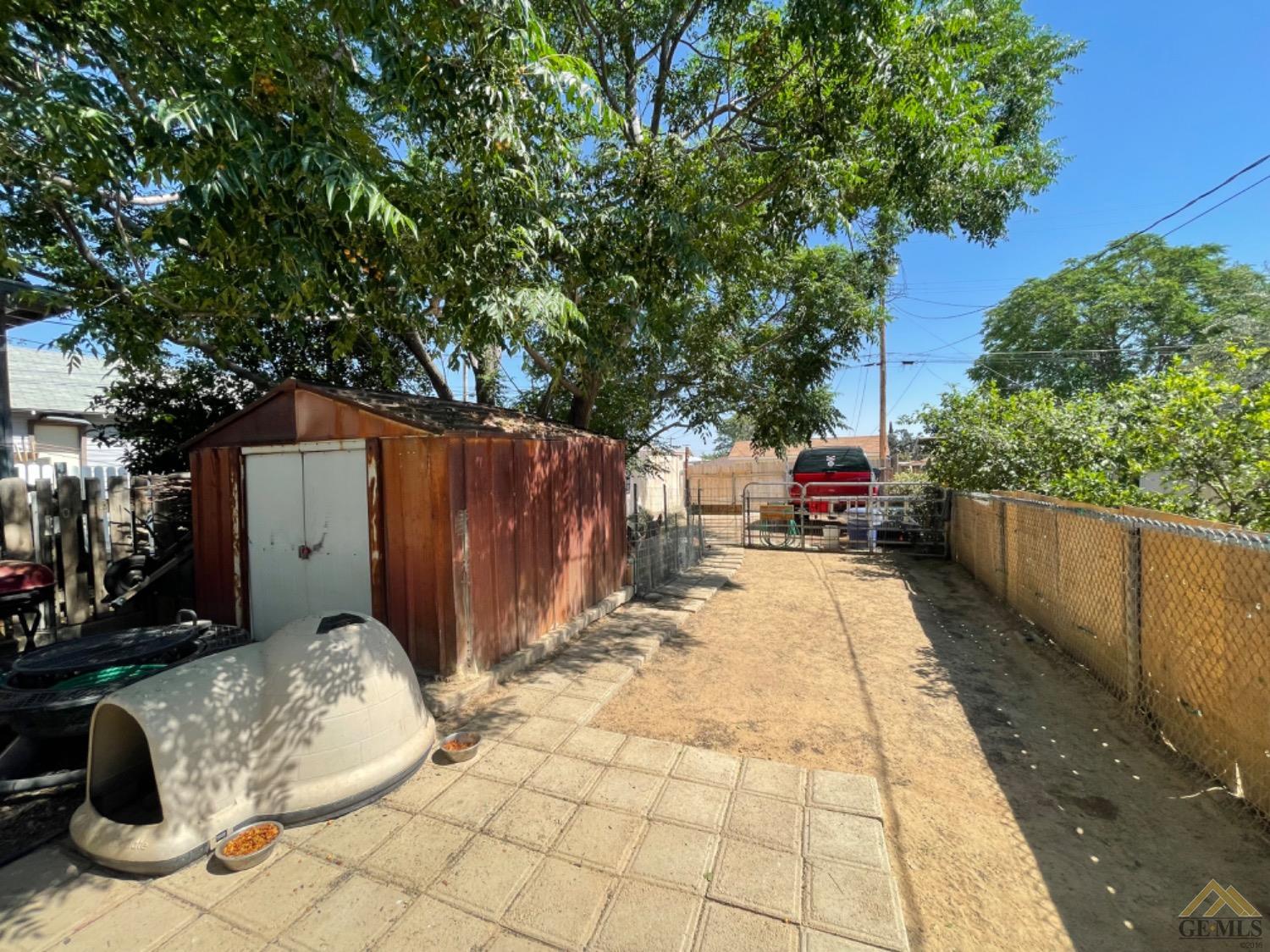 Undisclosed Address Taft, CA 93268 - Photo 15 of 17 a backyard of a house