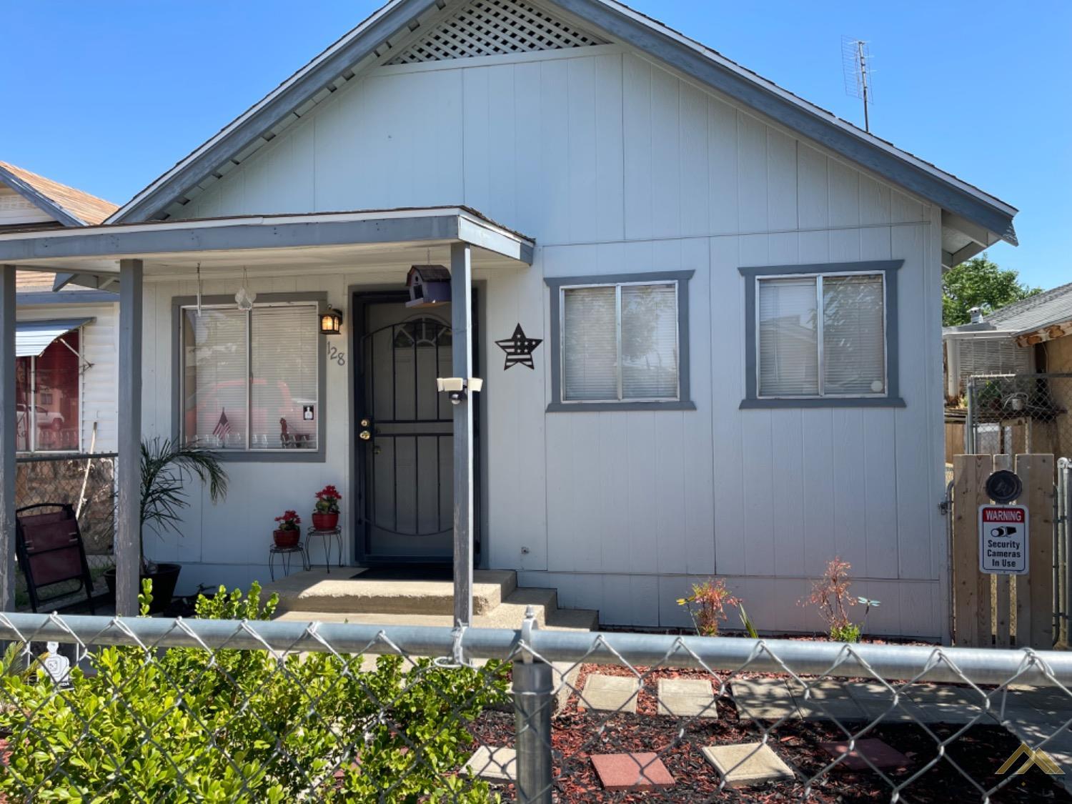 Undisclosed Address Taft, CA 93268 - Photo 4 of 17 a front view of a house