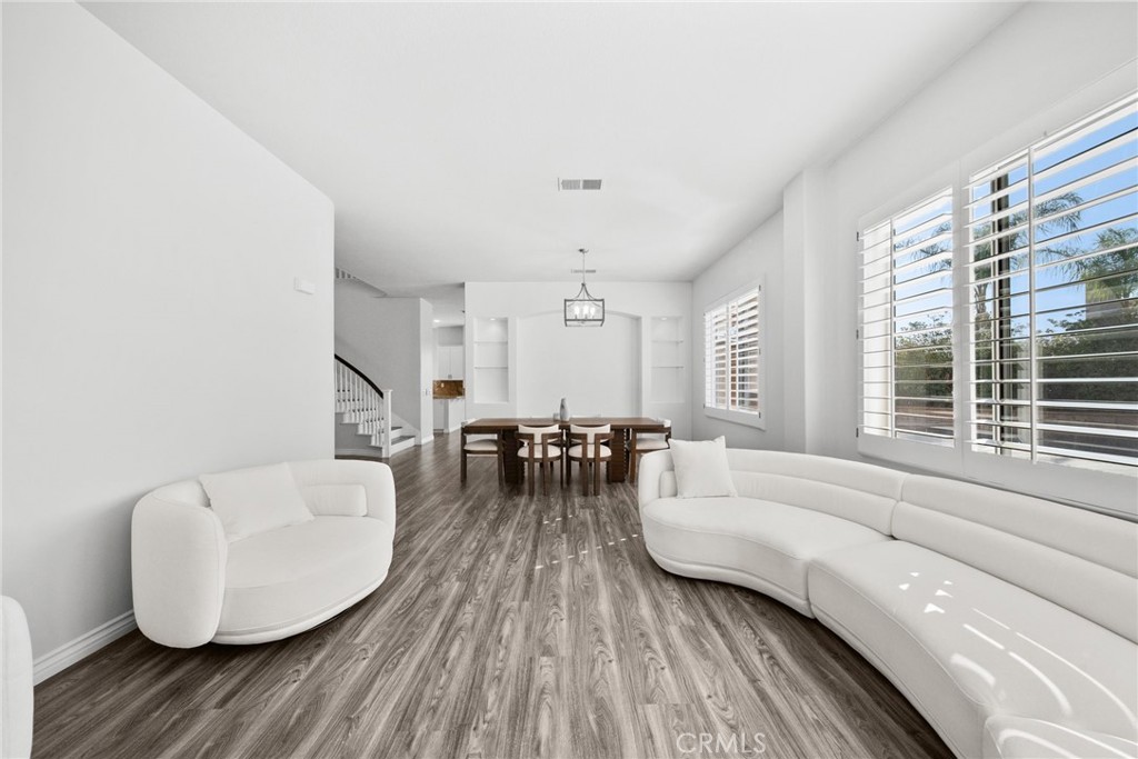 28251 Infinity Circle Saugus, CA 91390 - Photo 8 of 63 Gallery Image 8