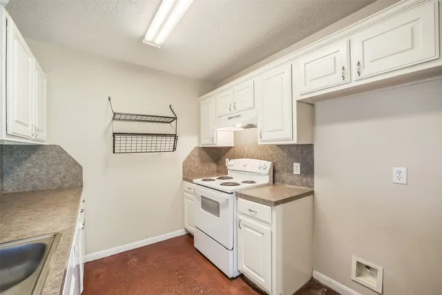 $180,000 | 16228 Sun View Lane, Conroe, TX 77302