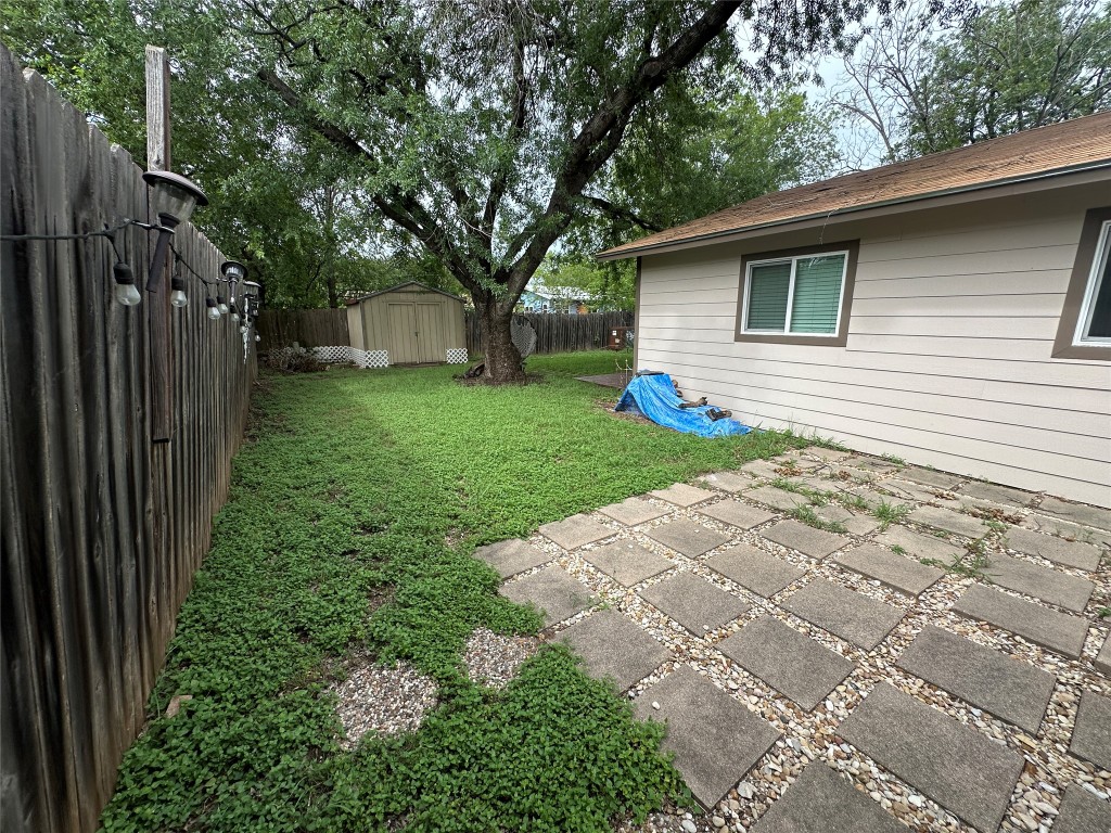 6004 Palm Circle Austin, TX 78741 - Photo 22 of 27 a backyard of a house with lots of green space