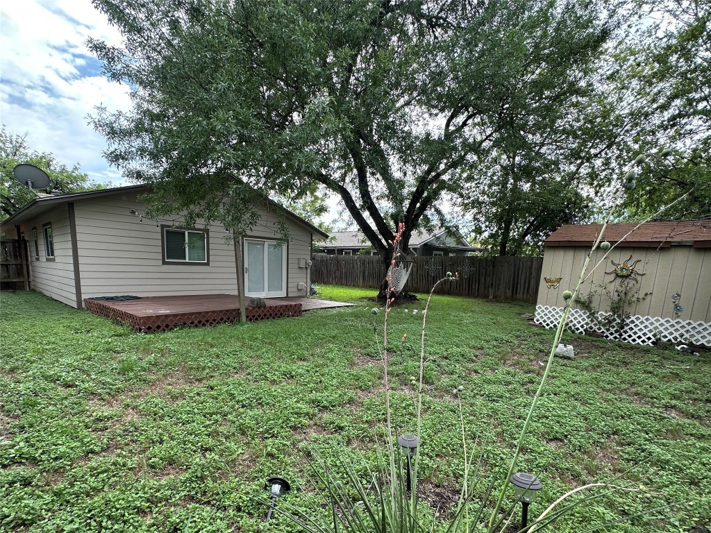 6004 Palm Circle Austin, TX 78741 - Photo 24 of 27 a backyard of a house with lots of green space
