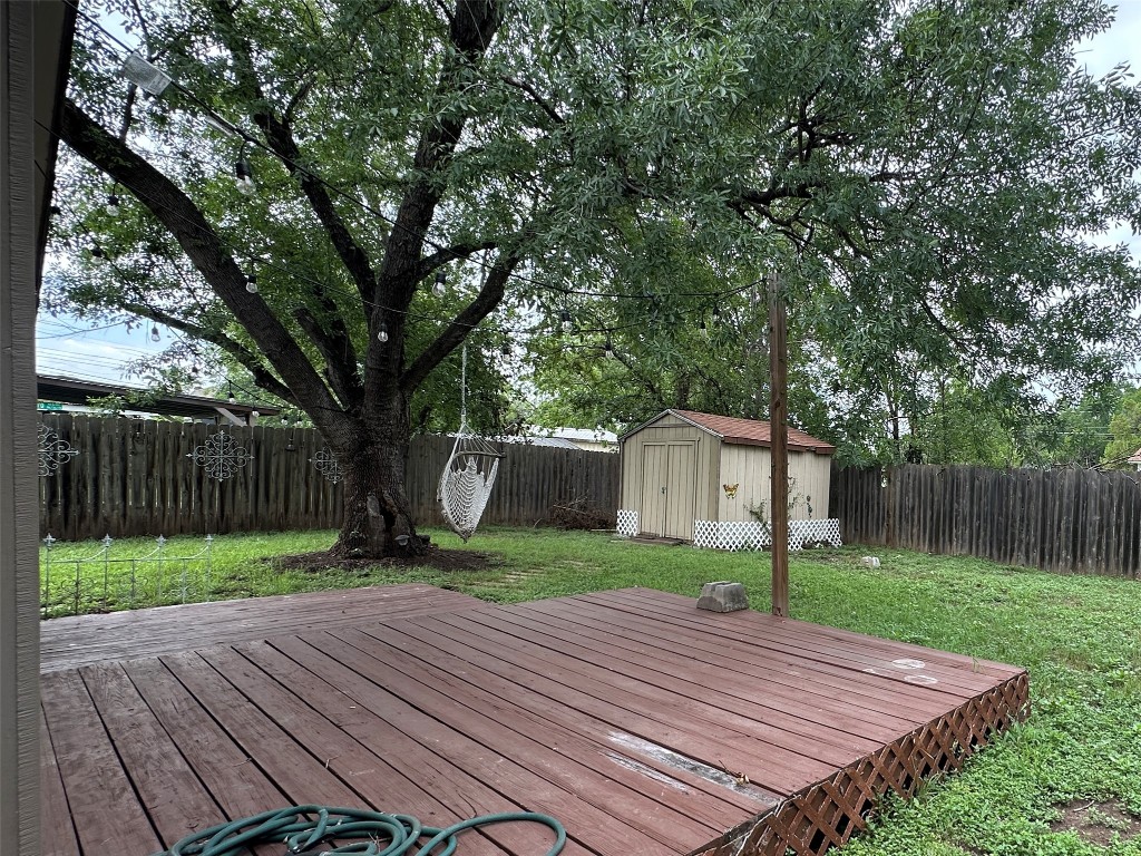 6004 Palm Circle Austin, TX 78741 - Photo 25 of 27 a view of a backyard with a house