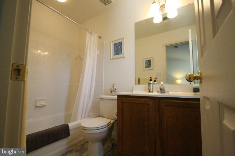 18202 Coachmans Road Germantown, MD 20874 - Photo 10 of 28 Master Bath
