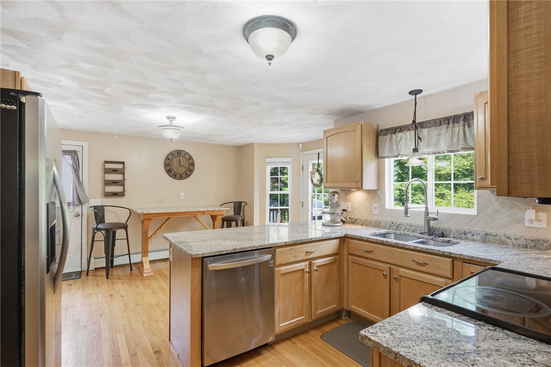 859 Knotty Oak Road Coventry, RI 02816 - Photo 5 of 39