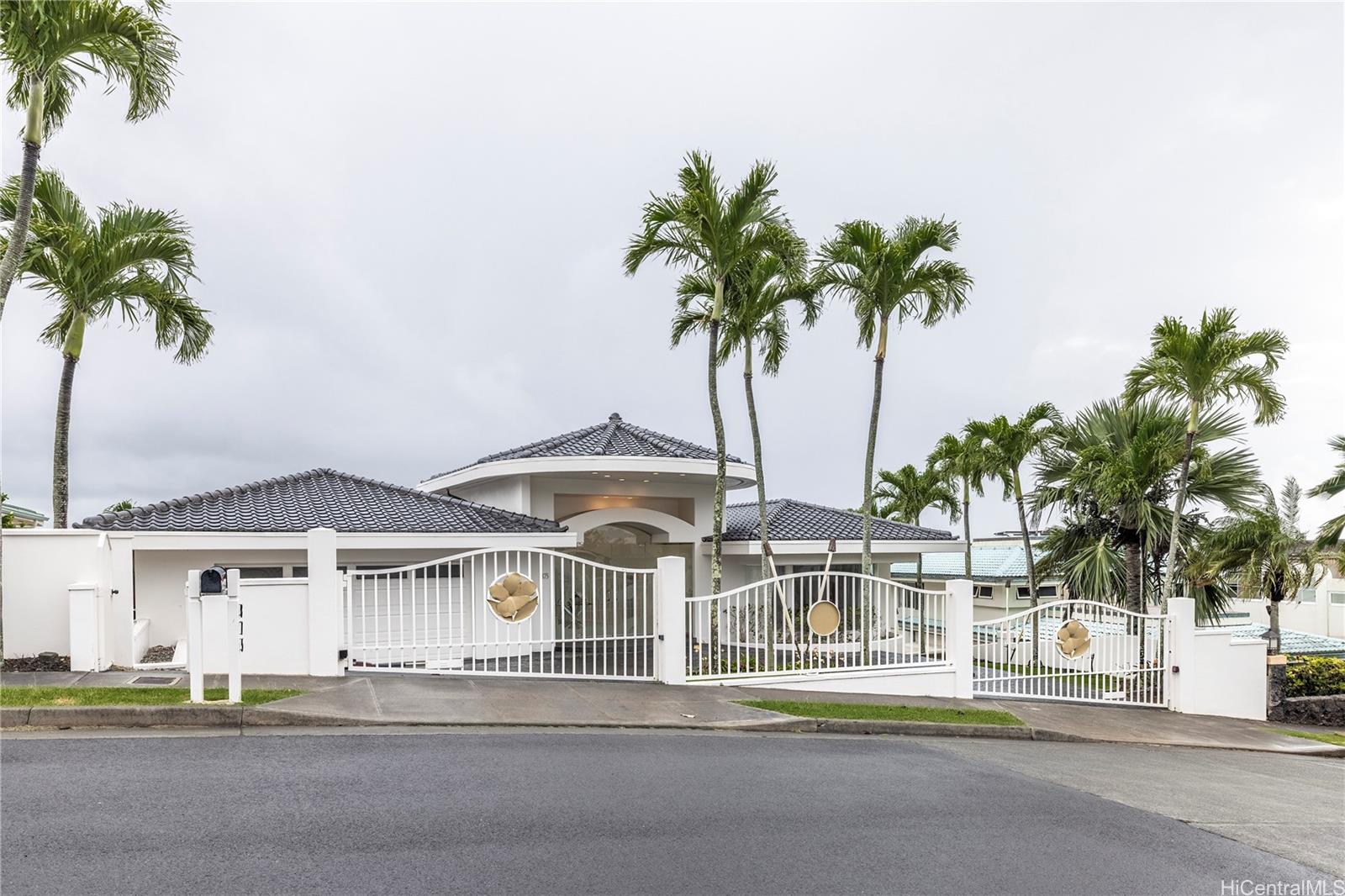 875 Ikena Circle Honolulu, HI 96821 - Photo 23 of 23 a front view of multiple houses with yard