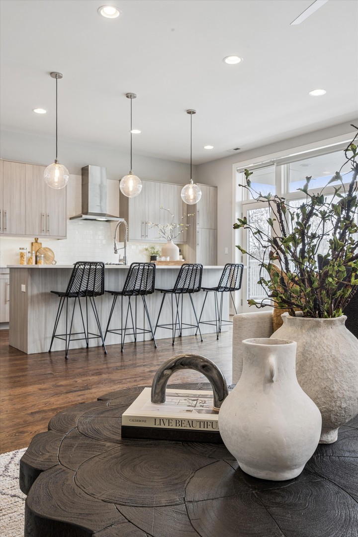 1832 West Rice Street, Unit 2 Chicago, IL 60622 - Photo 4 of 25