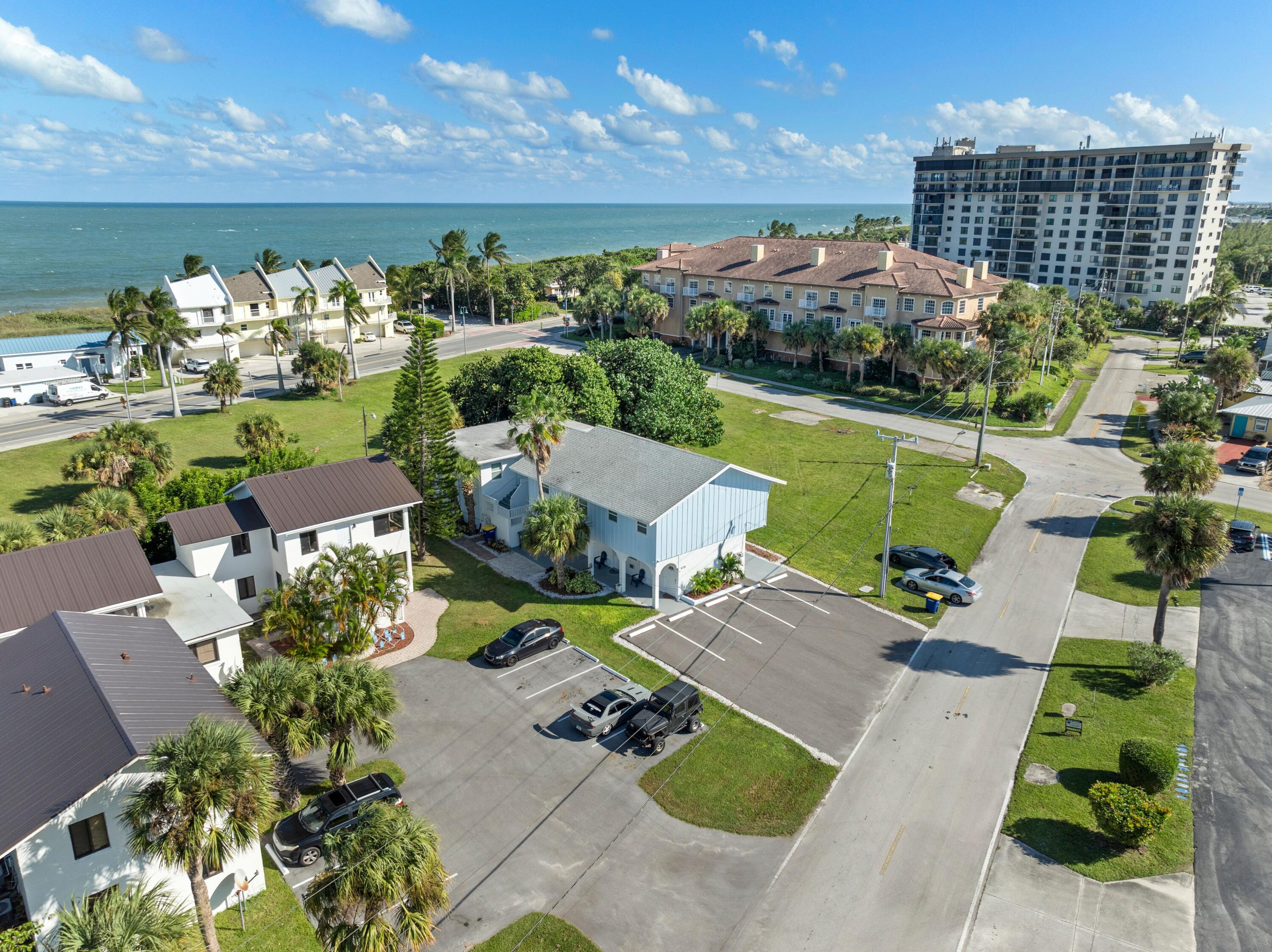 670 Hernando Street, Unit B Fort Pierce, FL 34949 - Photo 11 of 20 LeG5_B44