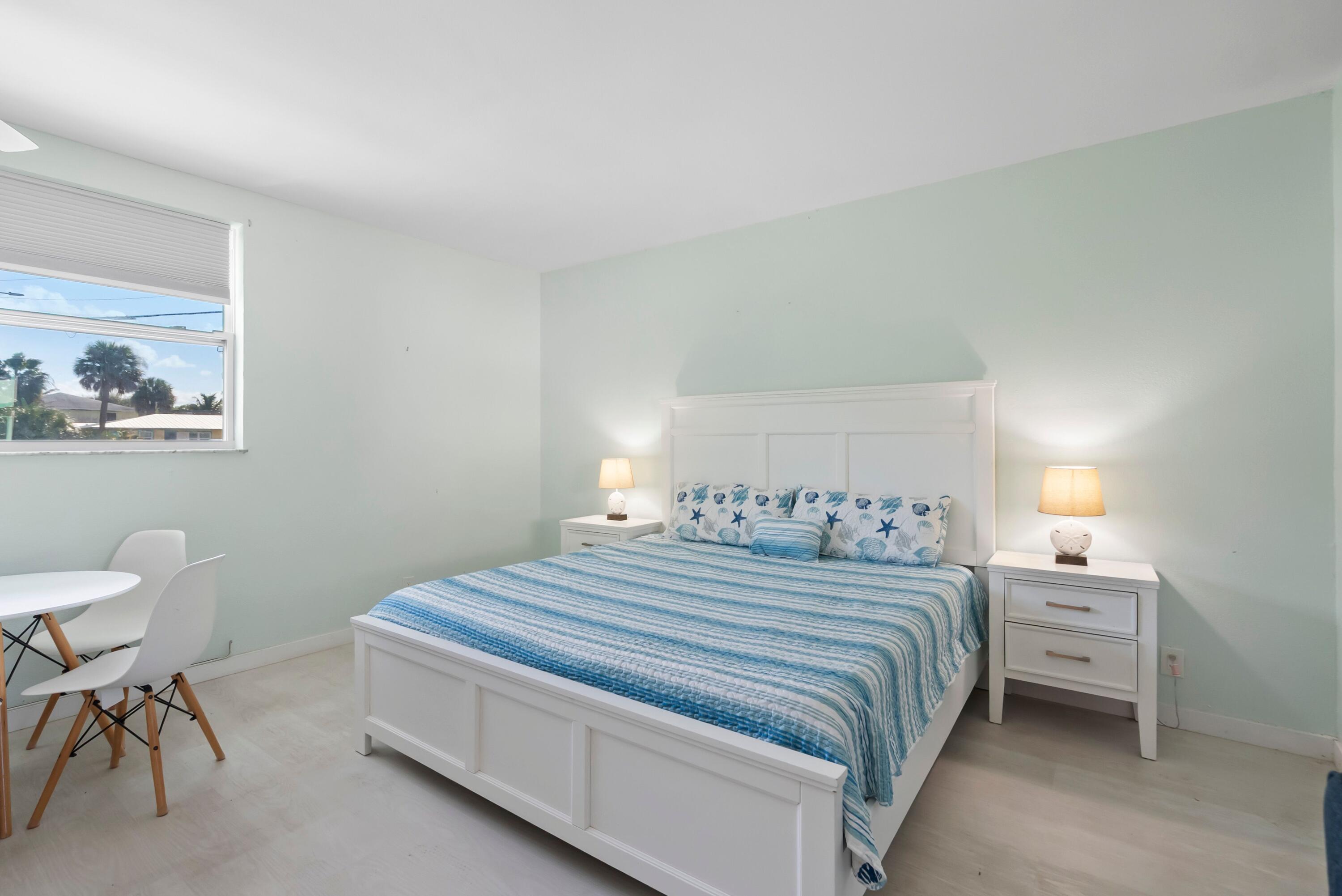 670 Hernando Street, Unit B Fort Pierce, FL 34949 - Photo 3 of 20 Bed