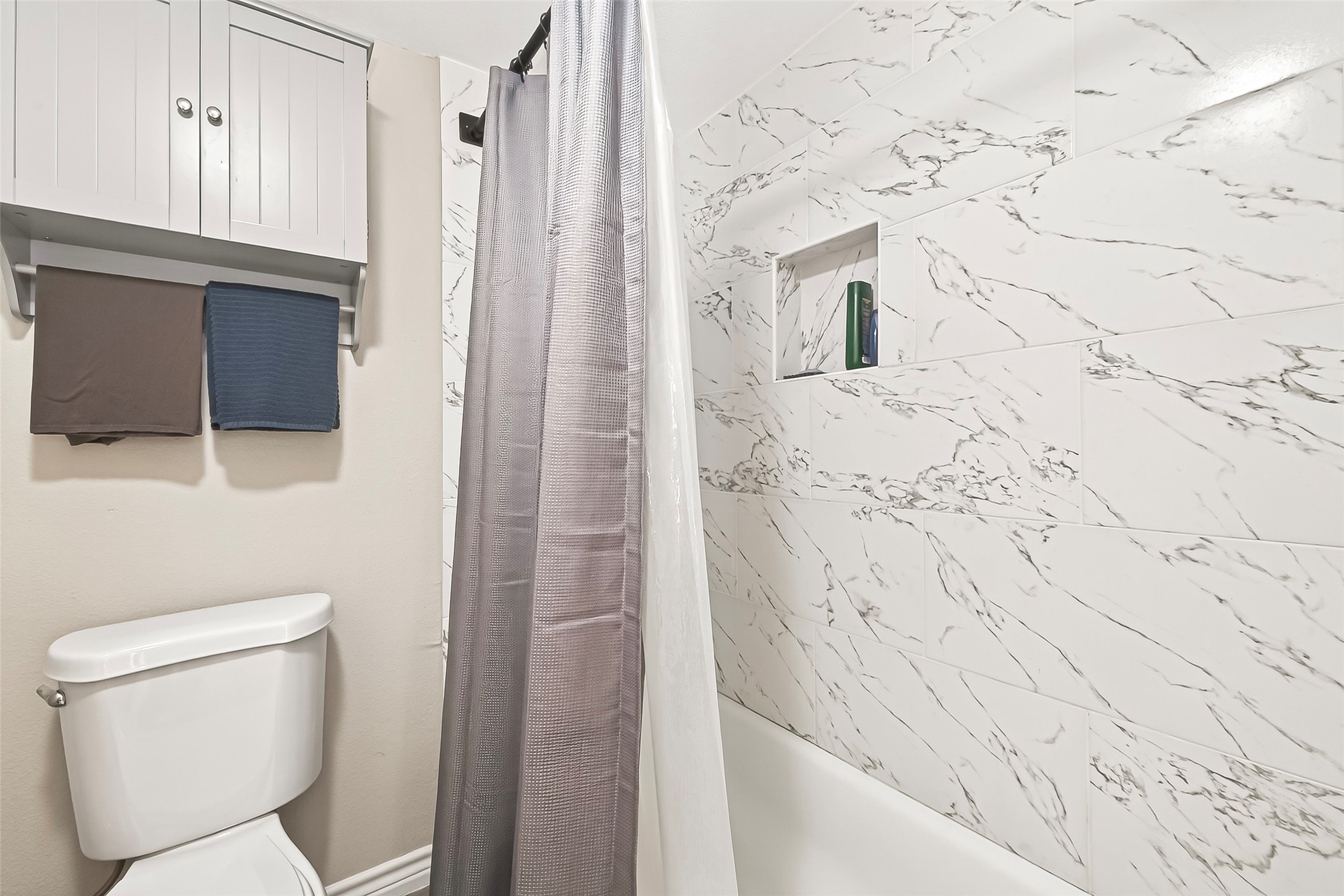 1401 5th Street Rosenberg, TX 77471 - Photo 11 of 50 Unit 1405:bathroom